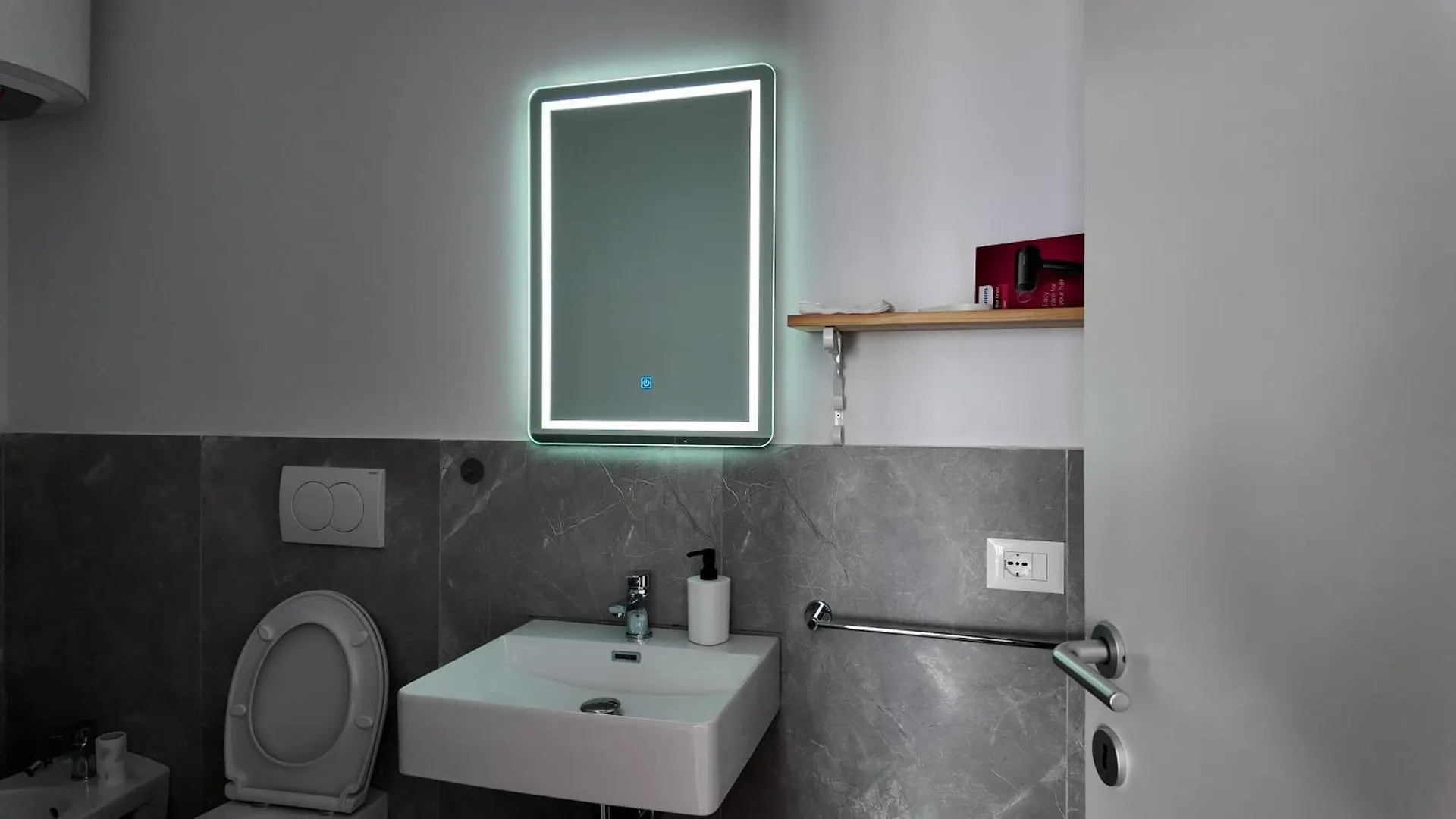 Bluemoon Retreat Hotel Tirana Albania